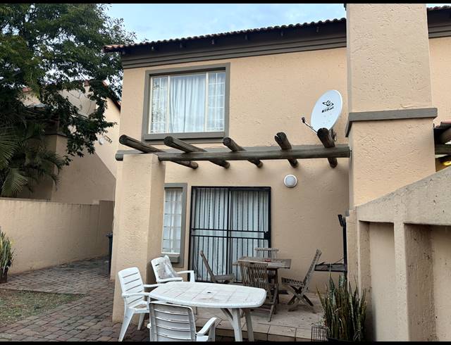 2 BEDROOM DUPLEX FOR SALE IN WILLOW GLEN